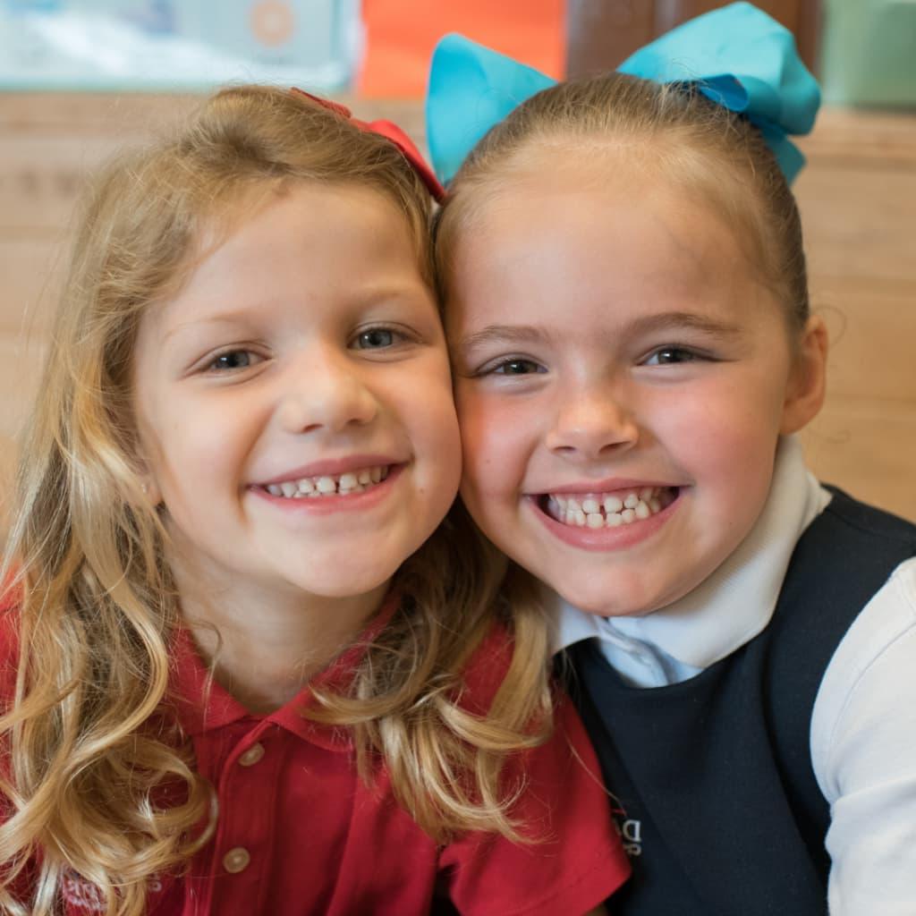 Pre-k students smiling while in class at 黎明 Christian Academy